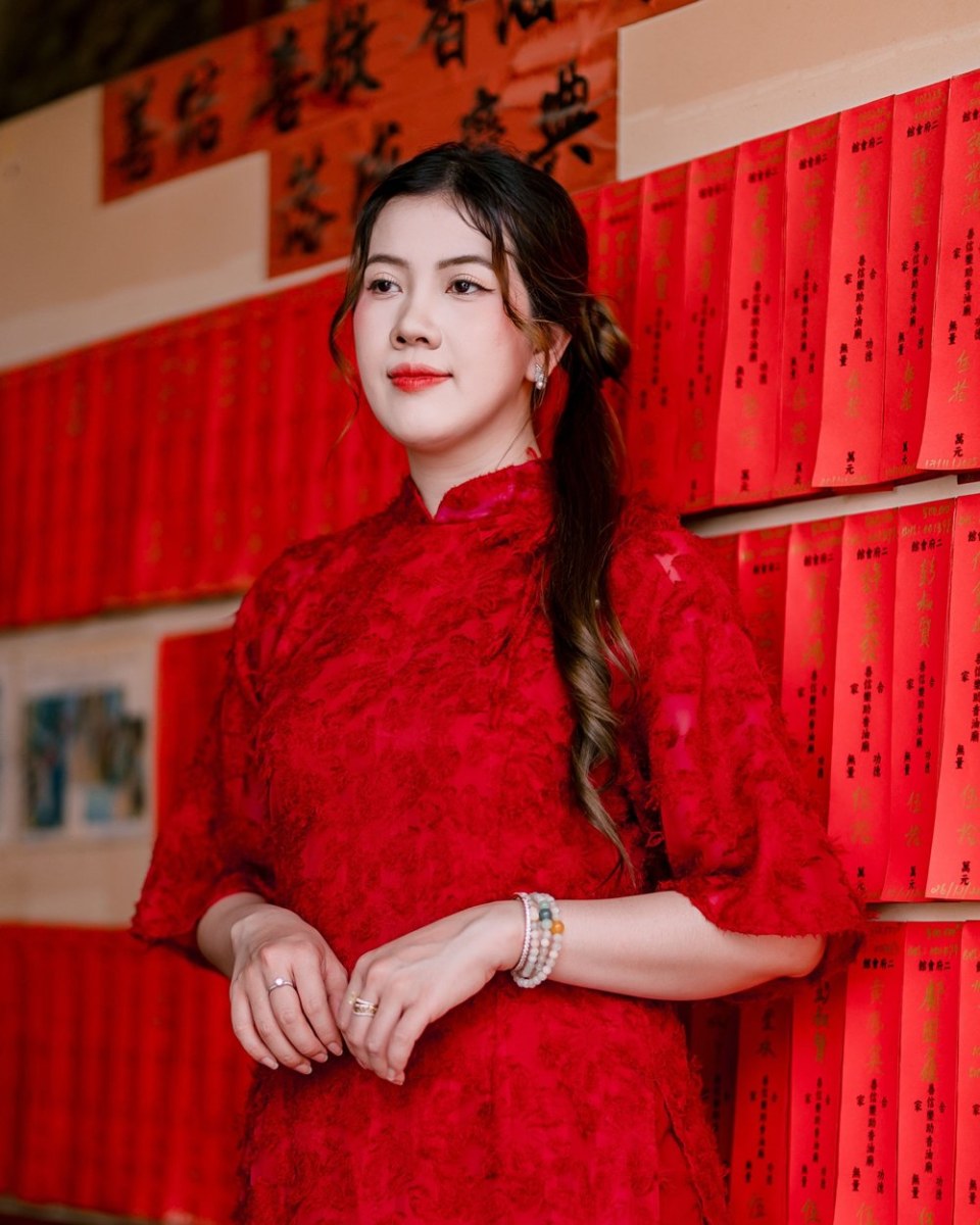 Váy cưới & trang điểm — ảnh 3
